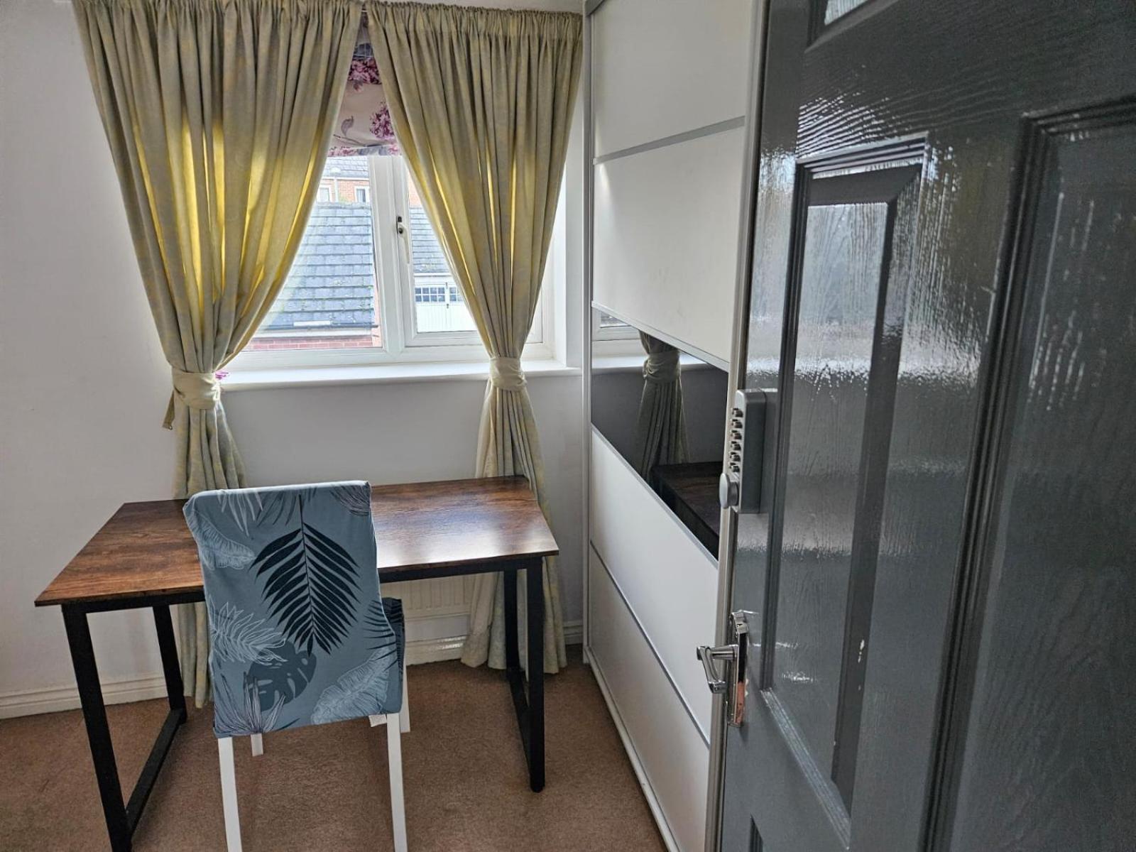 Queens Rooms, A Perfect Stay, Next To Shopping Parks And Central Manchester Phòng bức ảnh